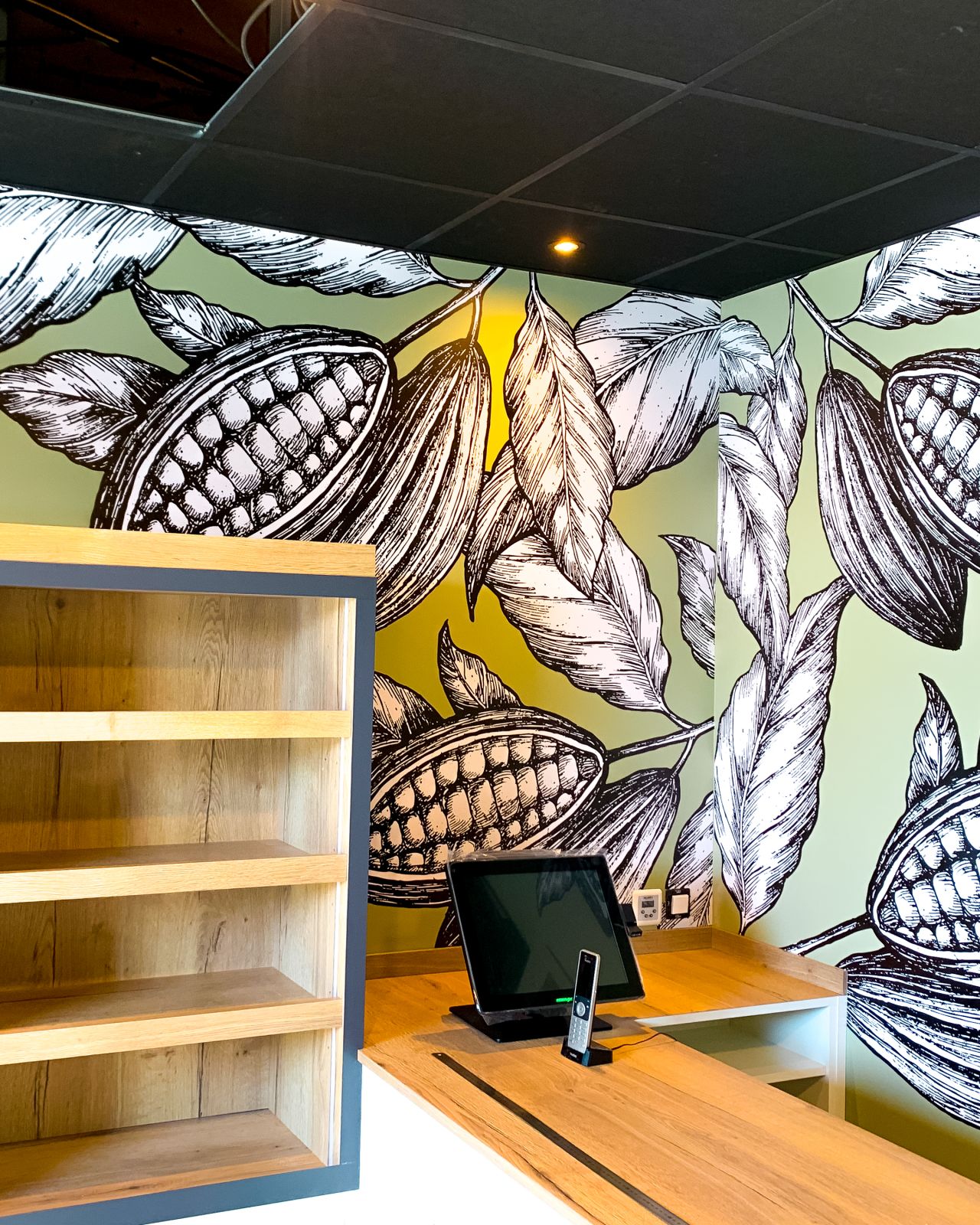 DPF 4200 Matte – Au Petit Prince – Bakery Wall Installation by Féroce Graphics 